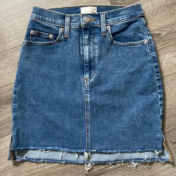 🔥5 FOR $45🔥 Wilfred Free Denim Raw Hem A Line Mini Skirt Size 0 - Picture 1 of 5